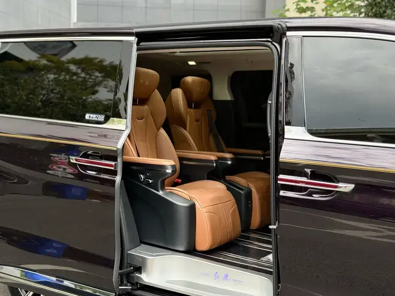 2022 Hongqi HQ9 с пробегом 49 000 км