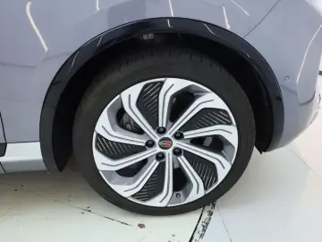 2020 Hongqi E-HS9 с пробегом 41 300 км