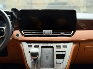 2022 Hongqi HQ9 с пробегом 49 000 км