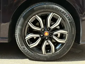 2022 Hongqi HQ9 с пробегом 49 000 км