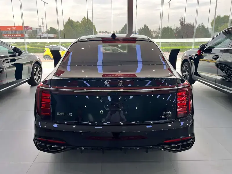 2024 Hongqi H9 с пробегом 4 000 км