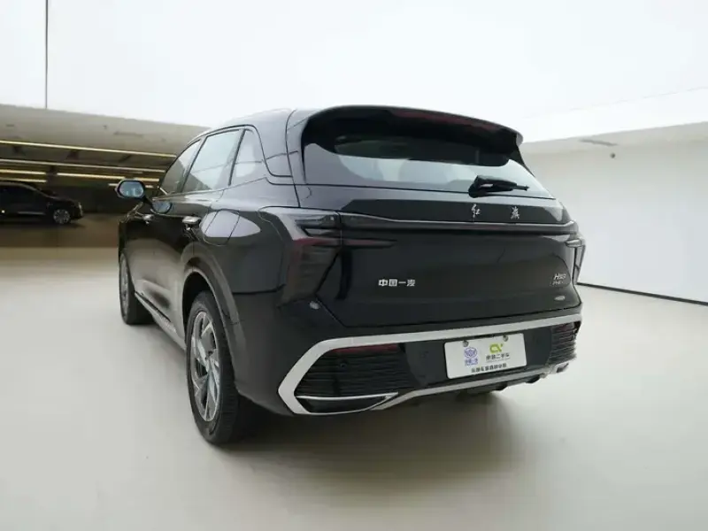 2025 Hongqi HS3 с пробегом 7 000 км