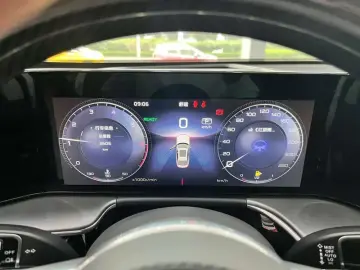 2024 Hongqi H9 с пробегом 4 000 км