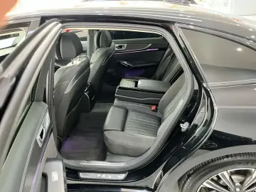 2024 Hongqi H9 с пробегом 4 000 км