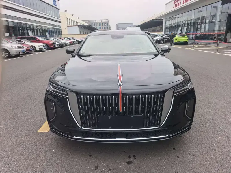 2025 Hongqi H9 с пробегом 20 000 км