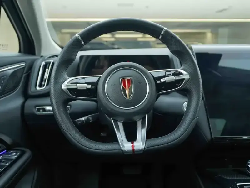 2025 Hongqi HS3 с пробегом 7 000 км