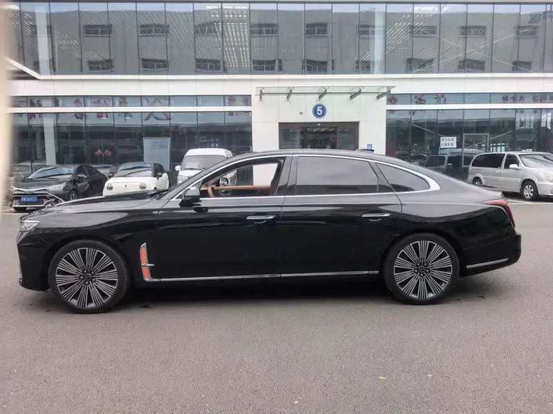 2025 Hongqi H9 с пробегом 20 000 км