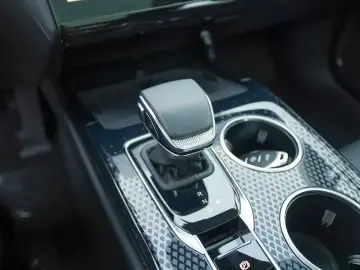 2025 Hongqi HS3 с пробегом 7 000 км