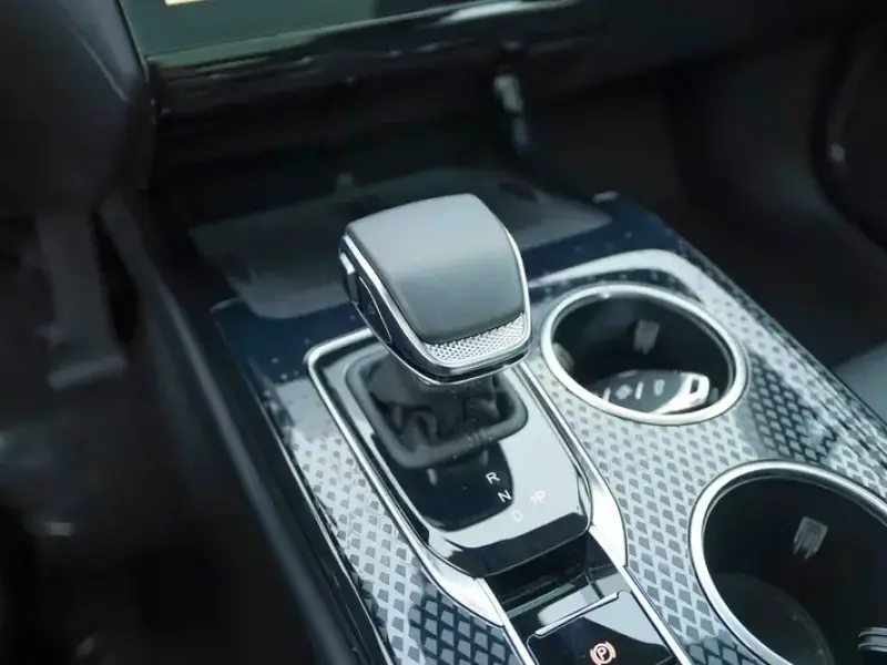 2025 Hongqi HS3 с пробегом 7 000 км