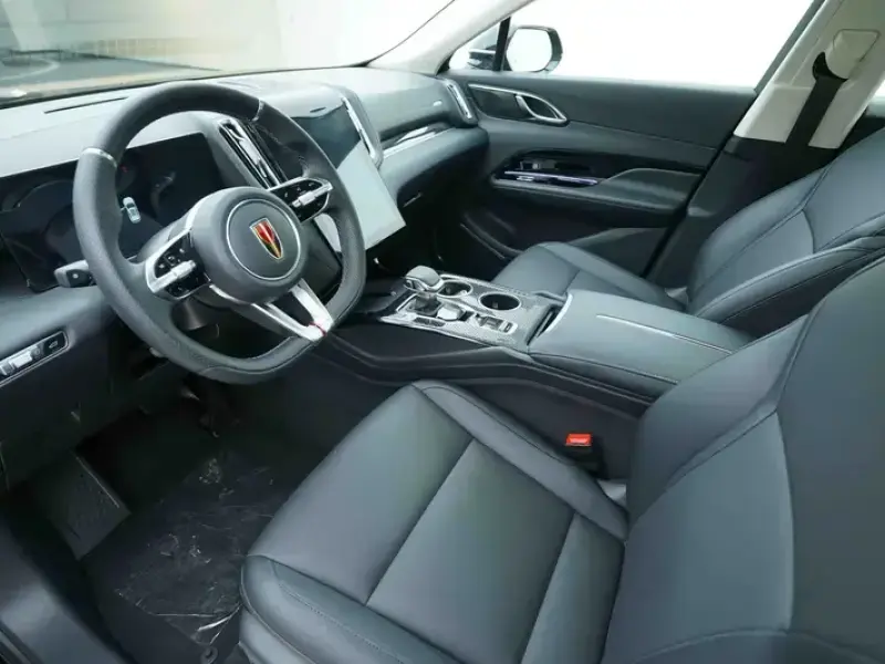 2025 Hongqi HS3 с пробегом 7 000 км
