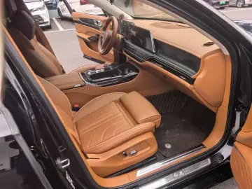 2025 Hongqi H9 с пробегом 20 000 км