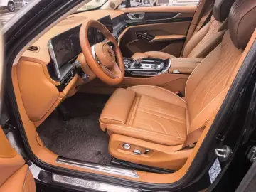 2025 Hongqi H9 с пробегом 20 000 км