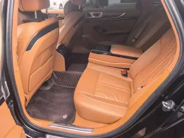 2025 Hongqi H9 с пробегом 20 000 км