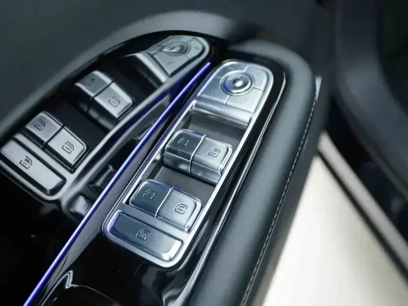 2025 Hongqi HS3 с пробегом 7 000 км