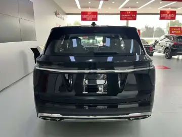 2024 Hongqi HS7 с пробегом 18 000 км