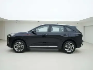 2025 Hongqi HS3 с пробегом 10 000 км
