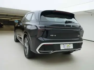 2025 Hongqi HS3 с пробегом 10 000 км