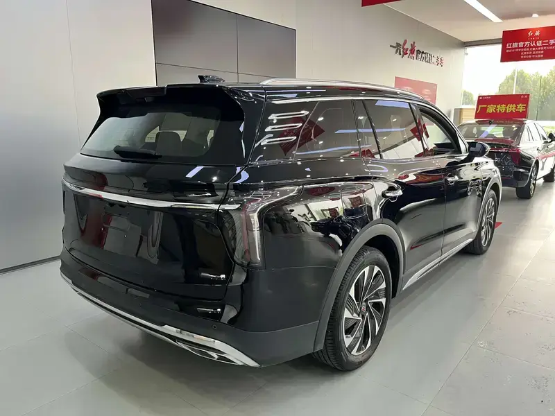 2024 Hongqi HS7 с пробегом 18 000 км