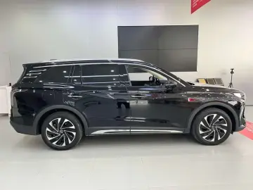 2024 Hongqi HS7 с пробегом 18 000 км