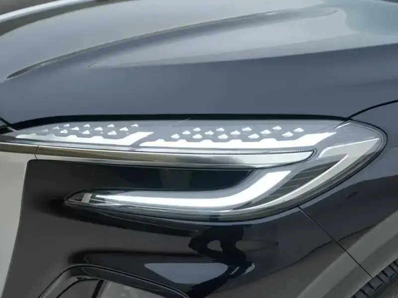 2025 Hongqi HS3 с пробегом 10 000 км