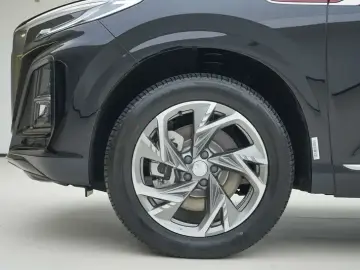 2025 Hongqi HS3 с пробегом 10 000 км