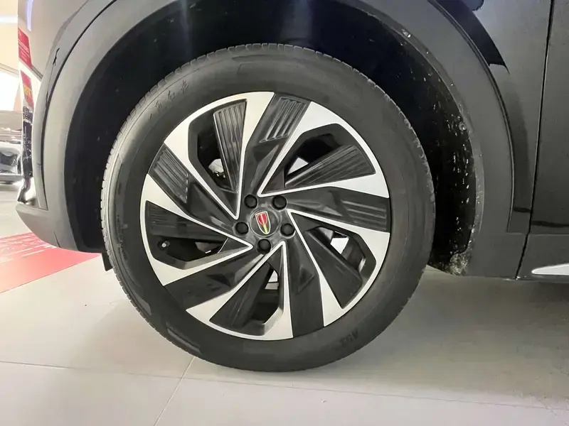 2024 Hongqi HS7 с пробегом 18 000 км