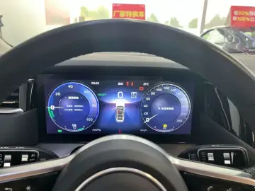 2024 Hongqi HS7 с пробегом 18 000 км