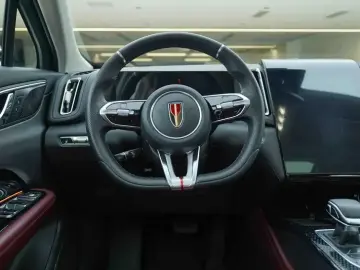 2025 Hongqi HS3 с пробегом 10 000 км