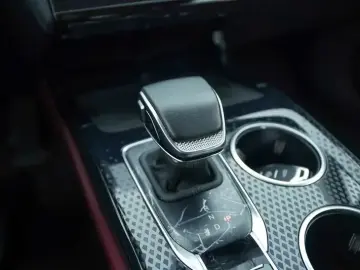2025 Hongqi HS3 с пробегом 10 000 км