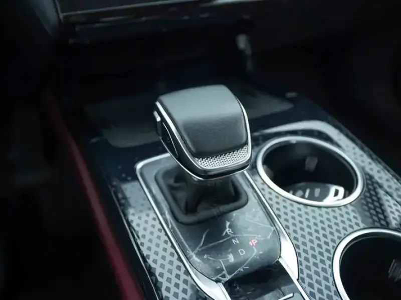 2025 Hongqi HS3 с пробегом 10 000 км