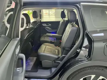 2024 Hongqi HS7 с пробегом 18 000 км