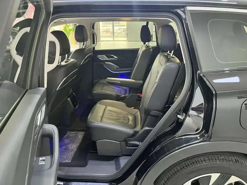 2024 Hongqi HS7 с пробегом 18 000 км