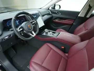 2025 Hongqi HS3 с пробегом 10 000 км