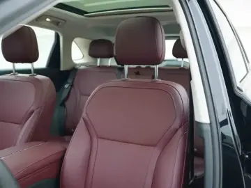 2025 Hongqi HS3 с пробегом 10 000 км