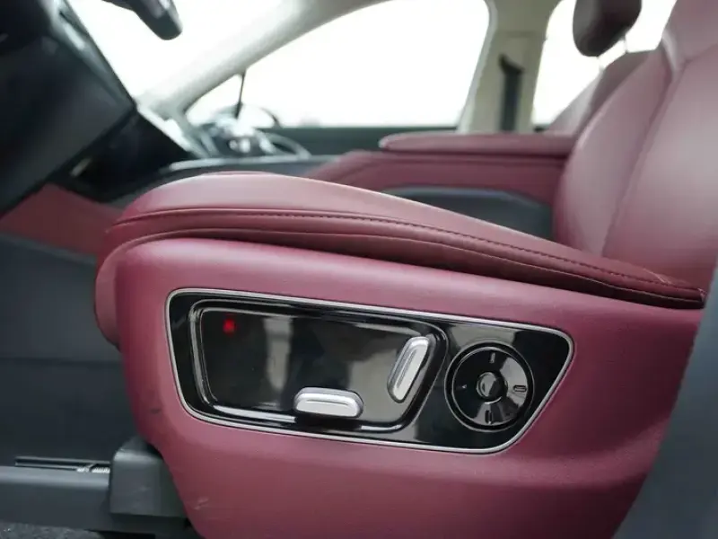2025 Hongqi HS3 с пробегом 10 000 км