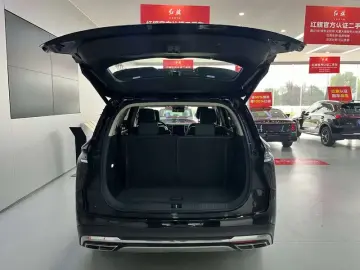 2024 Hongqi HS7 с пробегом 18 000 км