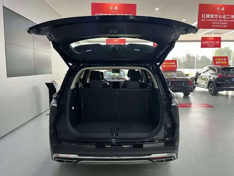 2024 Hongqi HS7 с пробегом 18 000 км
