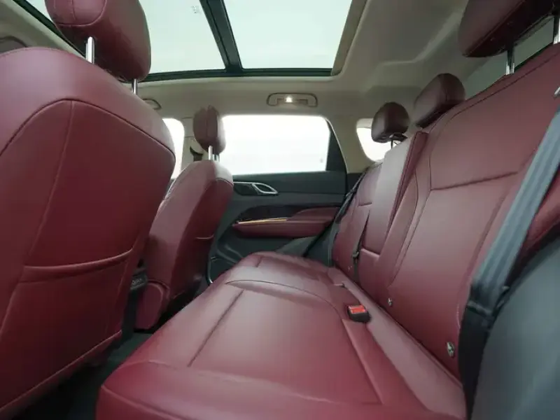 2025 Hongqi HS3 с пробегом 10 000 км