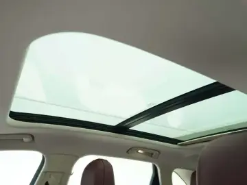 2025 Hongqi HS3 с пробегом 10 000 км