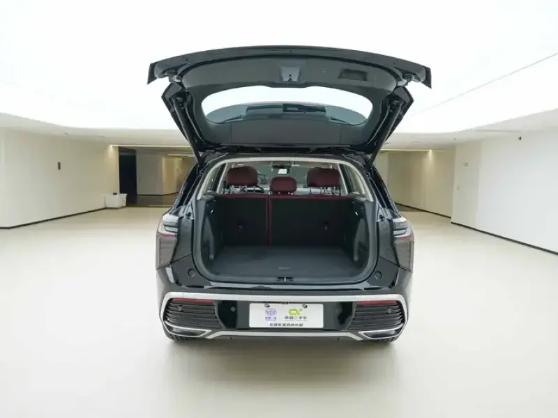 2025 Hongqi HS3 с пробегом 10 000 км