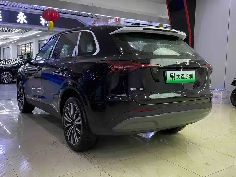 2026 Hongqi HS6 с пробегом 900 км