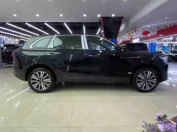 2026 Hongqi HS6 с пробегом 900 км