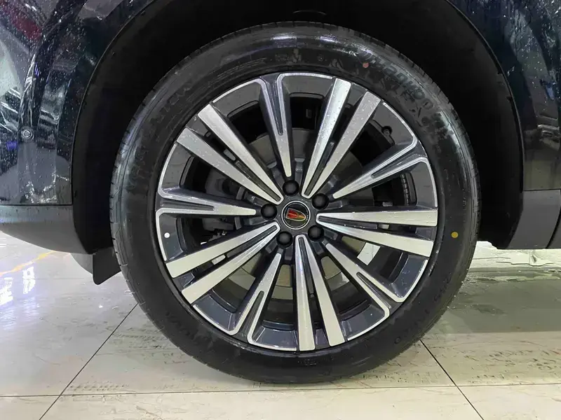 2026 Hongqi HS6 с пробегом 900 км