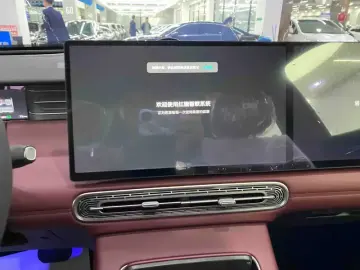 2026 Hongqi HS6 с пробегом 900 км