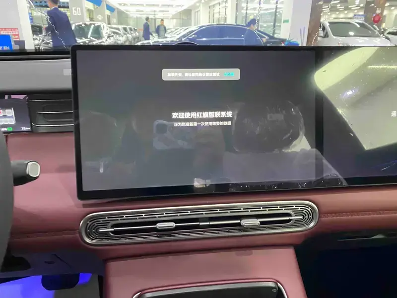2026 Hongqi HS6 с пробегом 900 км