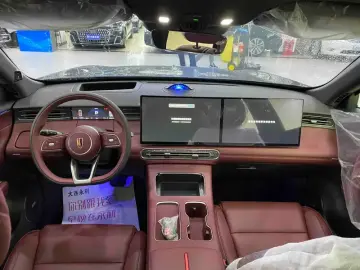 2026 Hongqi HS6 с пробегом 900 км