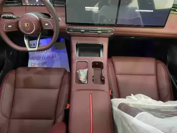 2026 Hongqi HS6 с пробегом 900 км