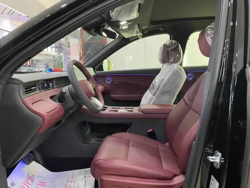 2026 Hongqi HS6 с пробегом 900 км