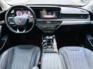 2022 Hongqi HS5 с пробегом 40 000 км