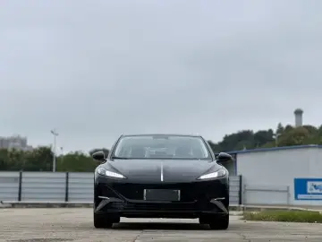 2025 Hongqi Tiangong 05 с пробегом 100 км